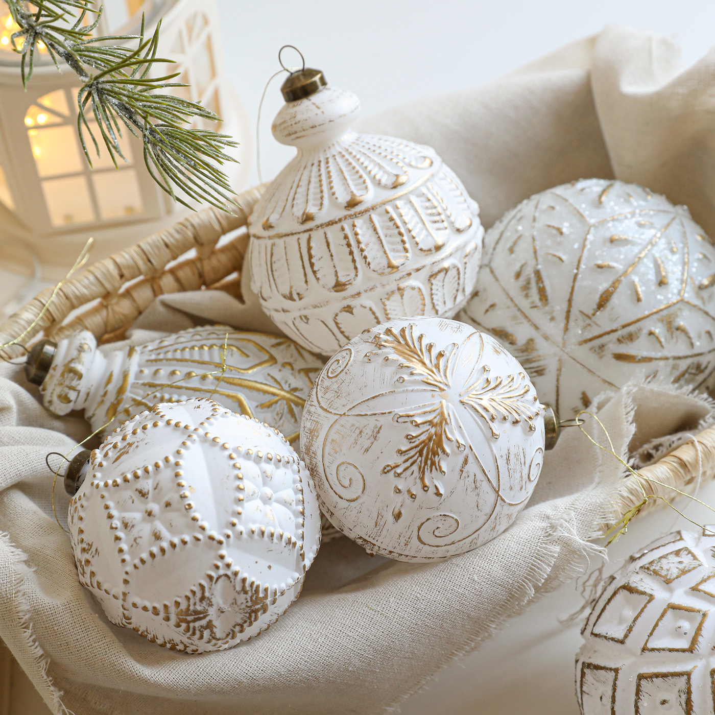 White Gold Christmas Ball Orna - Pendant Lighting Christmas Decor のレビューと価格