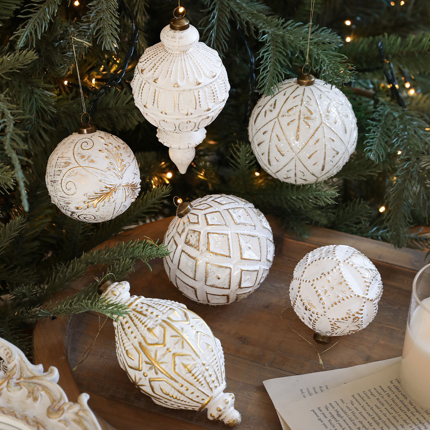 White Gold Christmas Ball Orna - Pendant Lighting Christmas Decor のレビューと価格